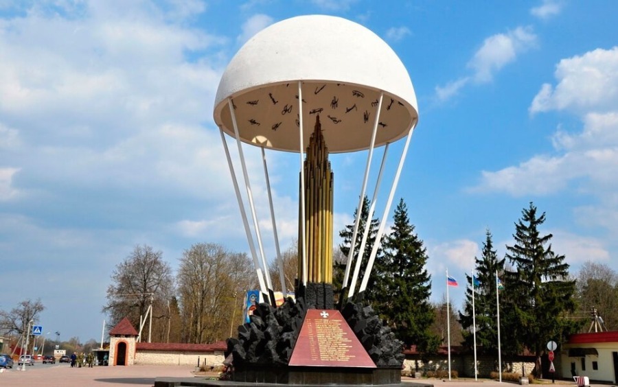 Памятник бойцам 6-й роты в Пскове