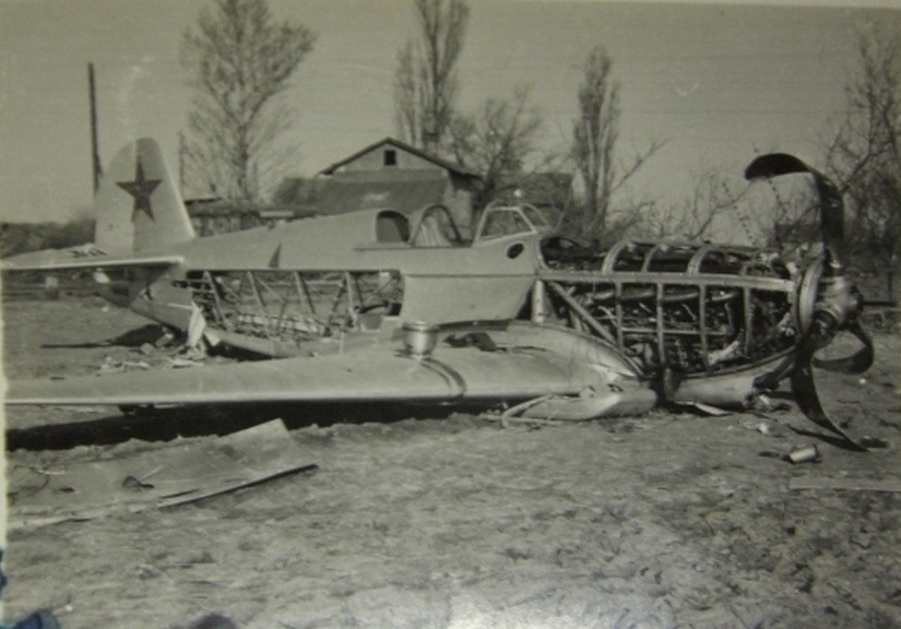 Подбитый и совершивший вынужденную посадку Як-1, зима 1941/1942г.