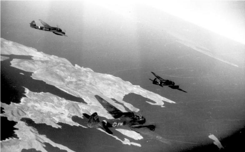 Группа Ю-88 из KG76 над Средиземным морем, 1943 год.