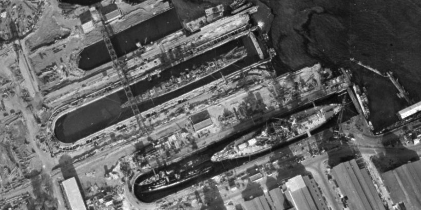 Сухие доки в Пёрл-Харборе. Не совсем понятно, чем предлагается их разрушать.