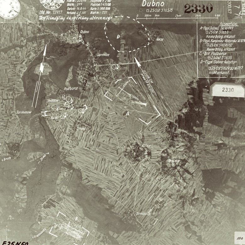 Аэрофотосъемка аэродромов Дубно и Рачин 1944 года, хорошо видна недостроенная бетонная полоса на аэродроме Дубно