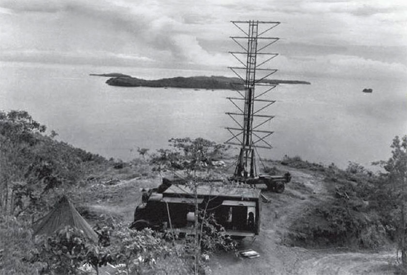 Мобильная РЛС дальнего обнаружения SCR-270 на горе Опана, о. Оаху, 1941 г.