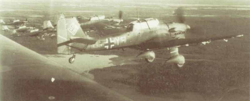Ju.87R-2 из IV.(St.)/LG 1 в полете