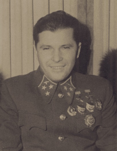 Генерал-лейтенант Григорий Пантелеевич Кравченко. С не менее чем 15 личными и групповыми победами над японскими летчиками это был один из самых опытных советских асов предвоенных лет.
