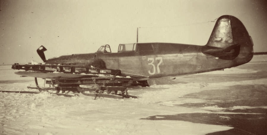 Авария Як-7, тактический №37 из состава 1-го ГИАП.