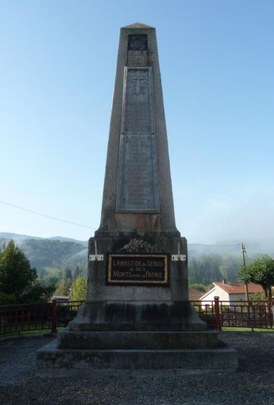 Памятник погибшим в Ла-Бастид де Серу