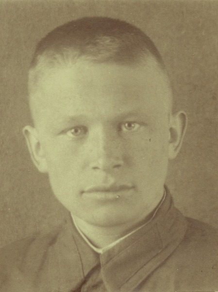 Младший лейтенант А.В.Быстров, пилот 118 РАП