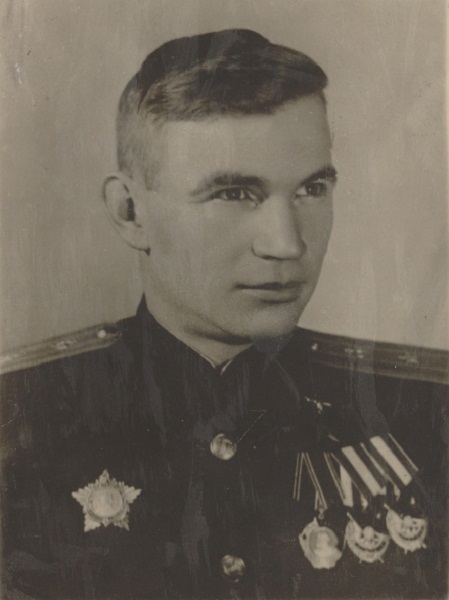 Ведущий штурмовиков 46 ШАП капитан С.А.Гуляев. (на фотографии в звании майора).