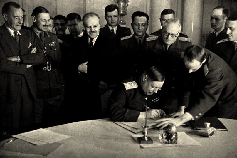 19 сентября 1944 года,подписание «Соглашения о перемирии между Союзом Советских Социалистических Республик и Соединенным Королевством Великобритании и Северной Ирландии, с одной стороны, и Финляндией, с другой»