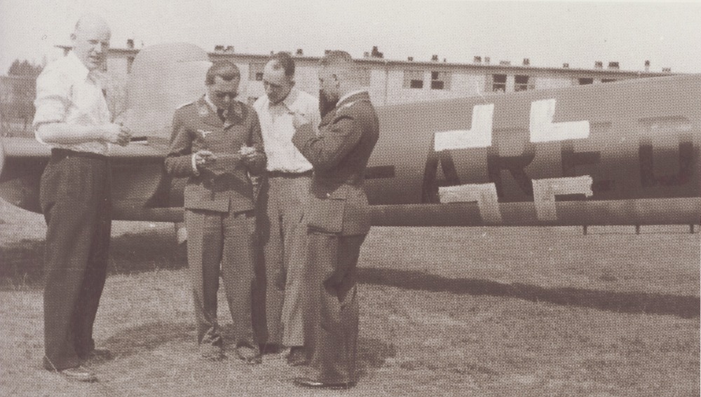 Do215 из 1 или 2./Ob.d.L, 22 июня 1941 года, легким движением кисти, превратились в обычные разведчики, виден закрашенный код D-ARED.