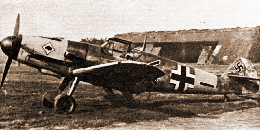 «Мессершмитт» Bf 109F-4 из штаба группы II./JG 53, осень 1941 года. Широкие жёлтые полосы — отличительный знак самолётов VIII авиакорпуса, жёлтые носы были накрашены на истребителях немцев и их союзников в 20-х числах августа