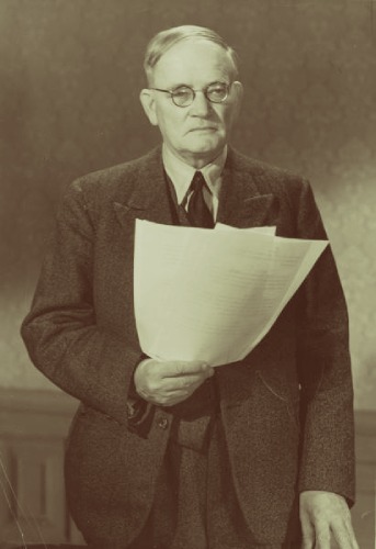 Социал-демократ Вяйнё Хаккила, вице-спикер финского парламента в 1929–1930 годах. Интересно, что в 1906 году именно он помогал В.И. Ленину скрываться от полиции в Финляндии. Свое обещание "лапуасцам" уйти из политики он не сдержал и уже в 1936 году стал председателем СДПФ, оставаясь в этом статусе до 1944 года.