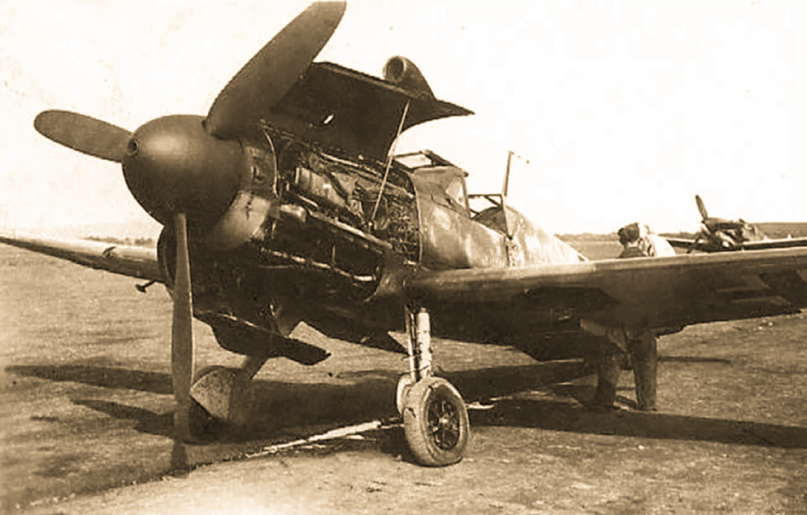 Messerschmitt Bf.109G-2 из состава JG101 и его двигатель DB605A-1.
