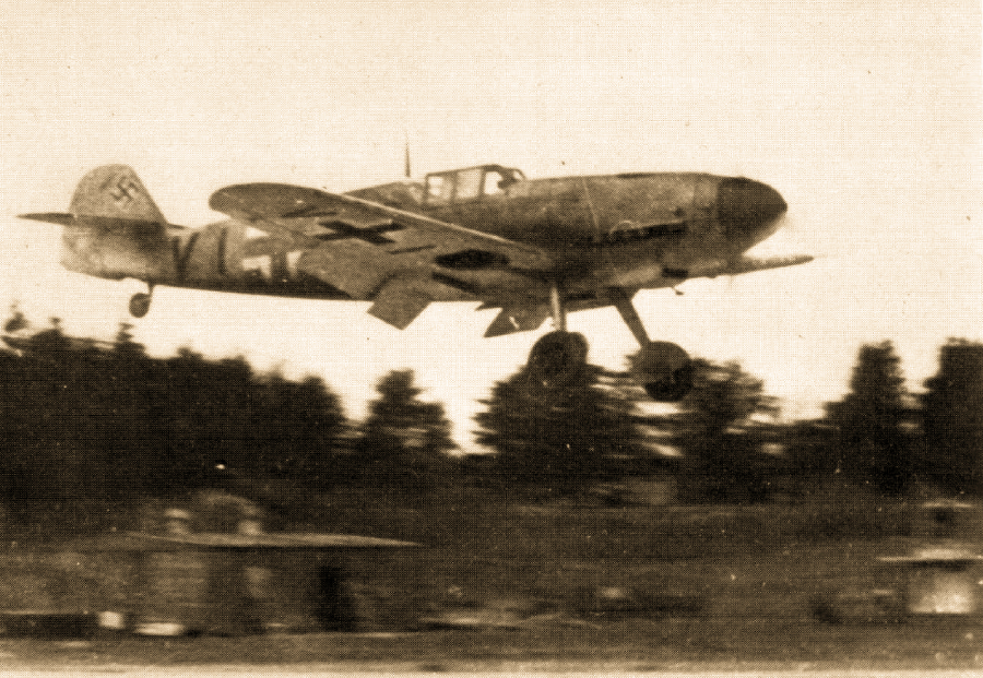 Лейтенант Мюллюля на будущем МТ-229, а пока Bf.109G-2 VI+MS, заходит на посадку в Малми.