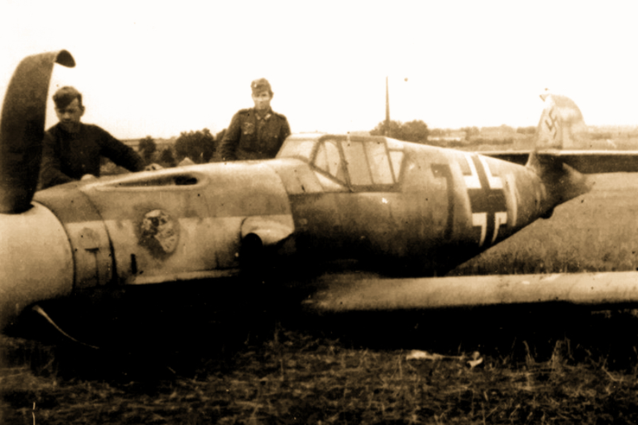 Bf 109F из состава III./JG 51, совершивший вынужденную посадку, лето 1941 года