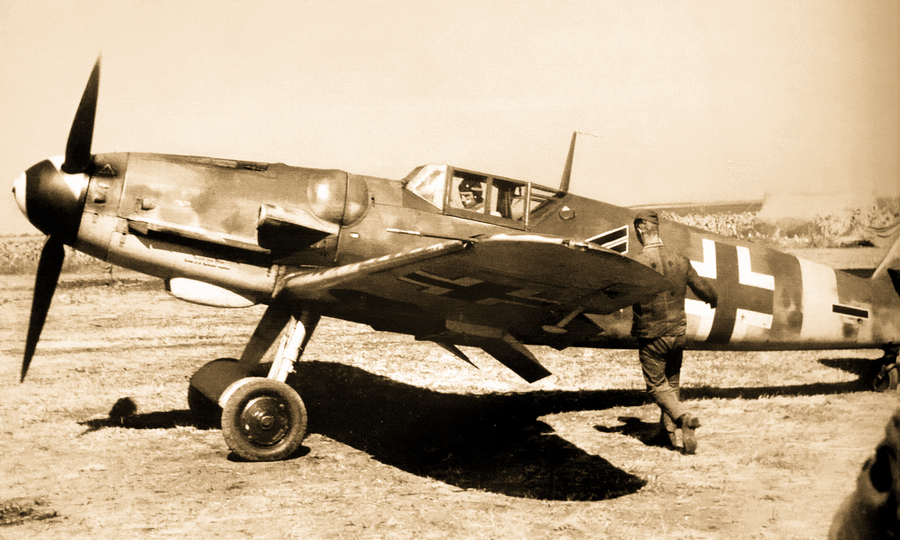 Герхард Баркхорн в кабине «Мессершмитта» Bf 109G-6, лето 1943 года