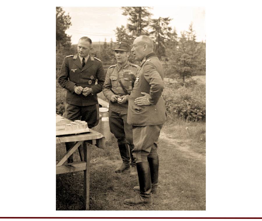 Начальник штаба 5 ВФ оберст-лейтенант Нильсен (оberstleutnant Andreas Nielsen), представитель финского штаба в армии «Норвегия» полковник Вилламо (oberst O. Willamo) и командующий армией «Норвегия» генерал Николаус фон Фалькенхорст (generaloberst Nikolaus von Falkenhorst) накануне нападения на Советский Союз. Источник: https://de.metapedia.org/
