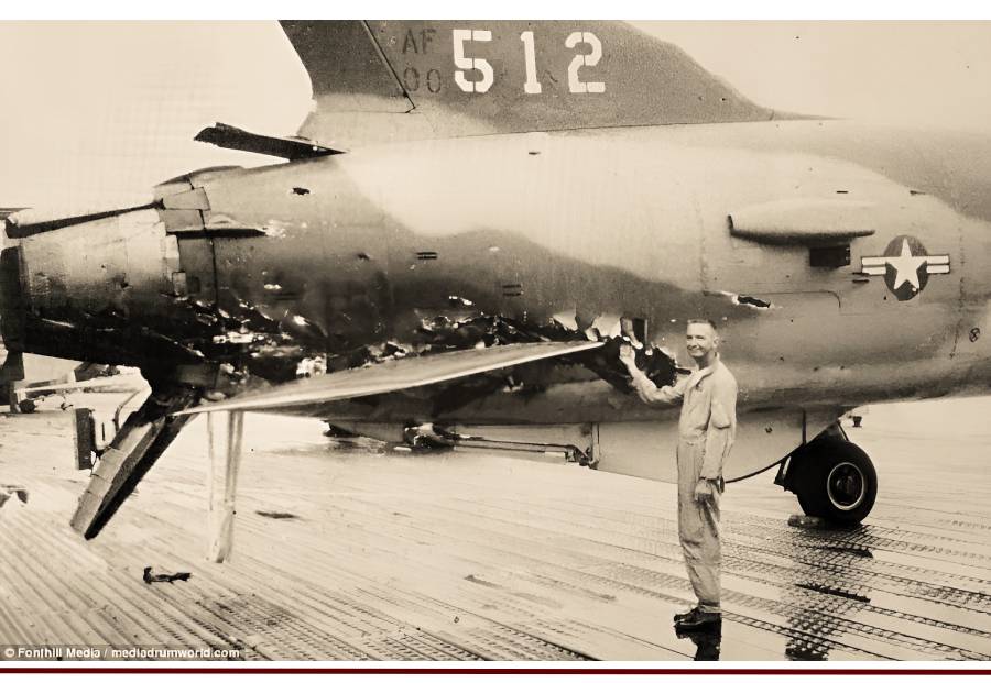 «Тандерчиф» № 60-0512 с повреждениями от ракеты Р-3С, полученными 12 декабря 1967 года.