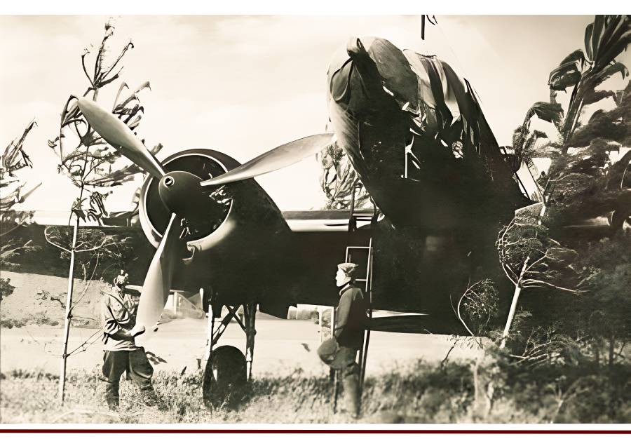 Федор Чесноков у винта Ил-4. Ленинградский фронт, 1944