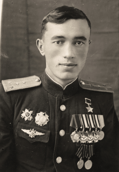 Ведущий 47 ШАП капитан Ю.А.Акаев