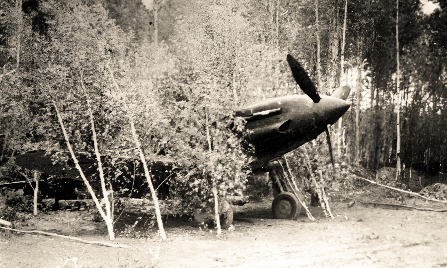 Замаскированный МиГ-3 129-го иап на аэродроме, лето 1941 г.