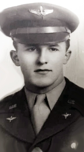 1-й лейтенант Джон Логойда, погибший в катастрофе 1 января 1952 года. Один из его братьев, Джордж, служил в морской пехоте и погиб на Иводзиме в 1945 году (фото с сайта https://www.findagrave.com).