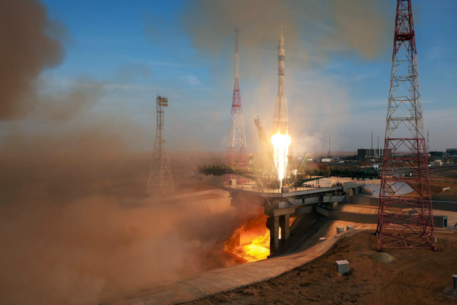 Ракета оторвалась от стартового стола, газоход пуст, как и должно быть. Фото Ивана Тимошенко, Роскосмос