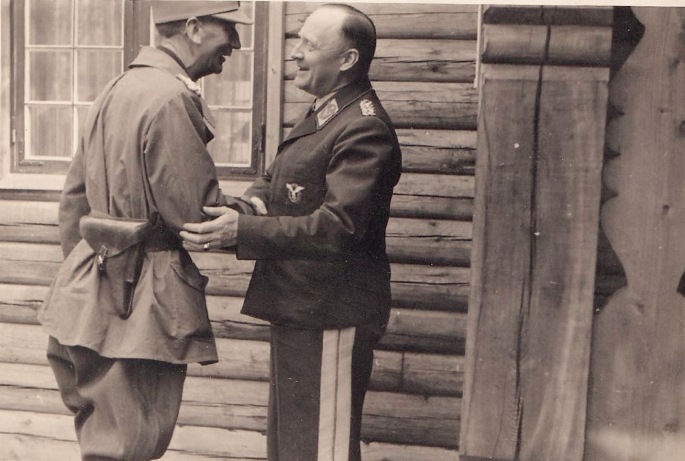 Командир горного корпуса «Норвегия» генерал Дитль (Eduard Dietl) и командующий 5-м воздушным флотом генерал-полковник Штумпф (Hans-Jürgen Stumpff)